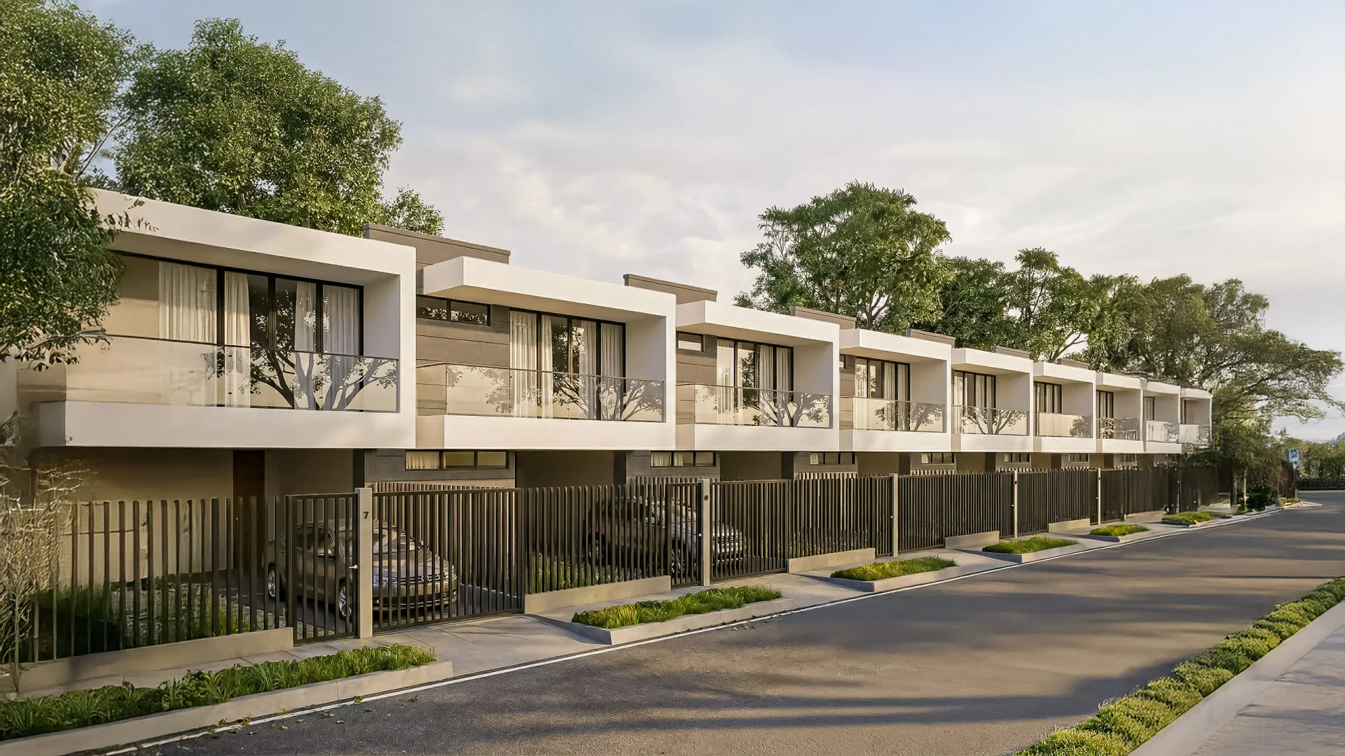 Rascacielos iluminados Holiday Inn bajo el cielo azul